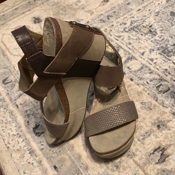 OTBT BRUSHNEL SUEDE Leather wedges shoes women’s size 6 - Picture 2 of 9